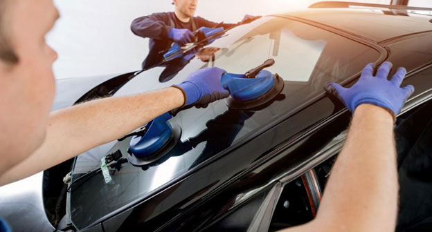 4 Signs Your Car Needs Windshield Replacement